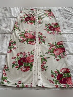 Betsey Johnson Floral snap Front White & Pink Maxi Skirt size S boho XOXO Betsey